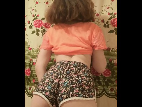 ❤️ Giovane pupa sexy fa uno striptease riprendendo i suoi pantaloncini alla telecamera ❤️❌ Video di sesso al it.mathem-1-class.ru ❌️