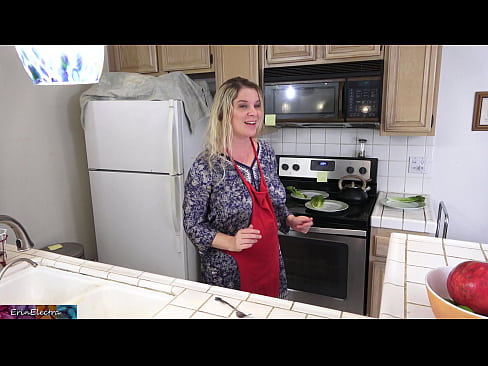 ❤️ Matrigna che lo munge in cucina prima del suo appuntamento ❤️❌ Video di sesso al it.mathem-1-class.ru ❌️
