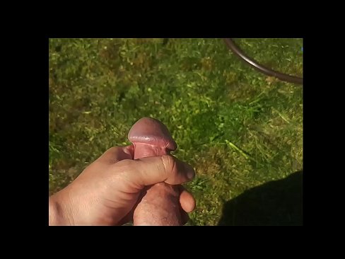 ❤️ Hot hottie si fa scopare la figa rosa e sborra con uno squirt in un giardino estivo ❤️❌ Video di sesso al it.mathem-1-class.ru ❌️