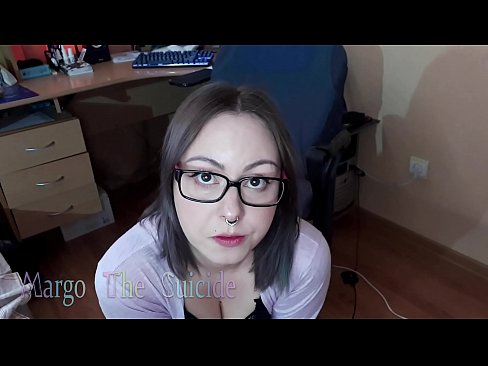 ❤️ Ragazza sexy con gli occhiali succhia il dildo profondamente sulla macchina fotografica ❤️❌ Video di sesso al it.mathem-1-class.ru ❌️