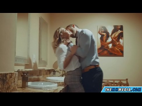 ❤️ Quando una bionda formosa ti seduce in un bagno pubblico ❤️❌ Video di sesso al it.mathem-1-class.ru ❌️